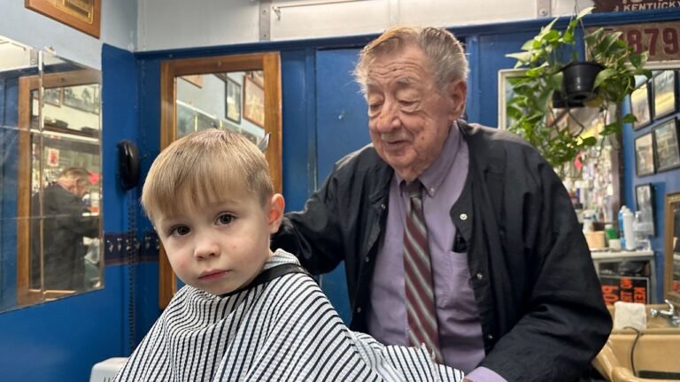 91-year-old barber with 70 years of experience still cutting hair