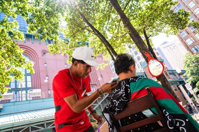 Migrant Barbers in the Loop: Fresh Cuts and Stories