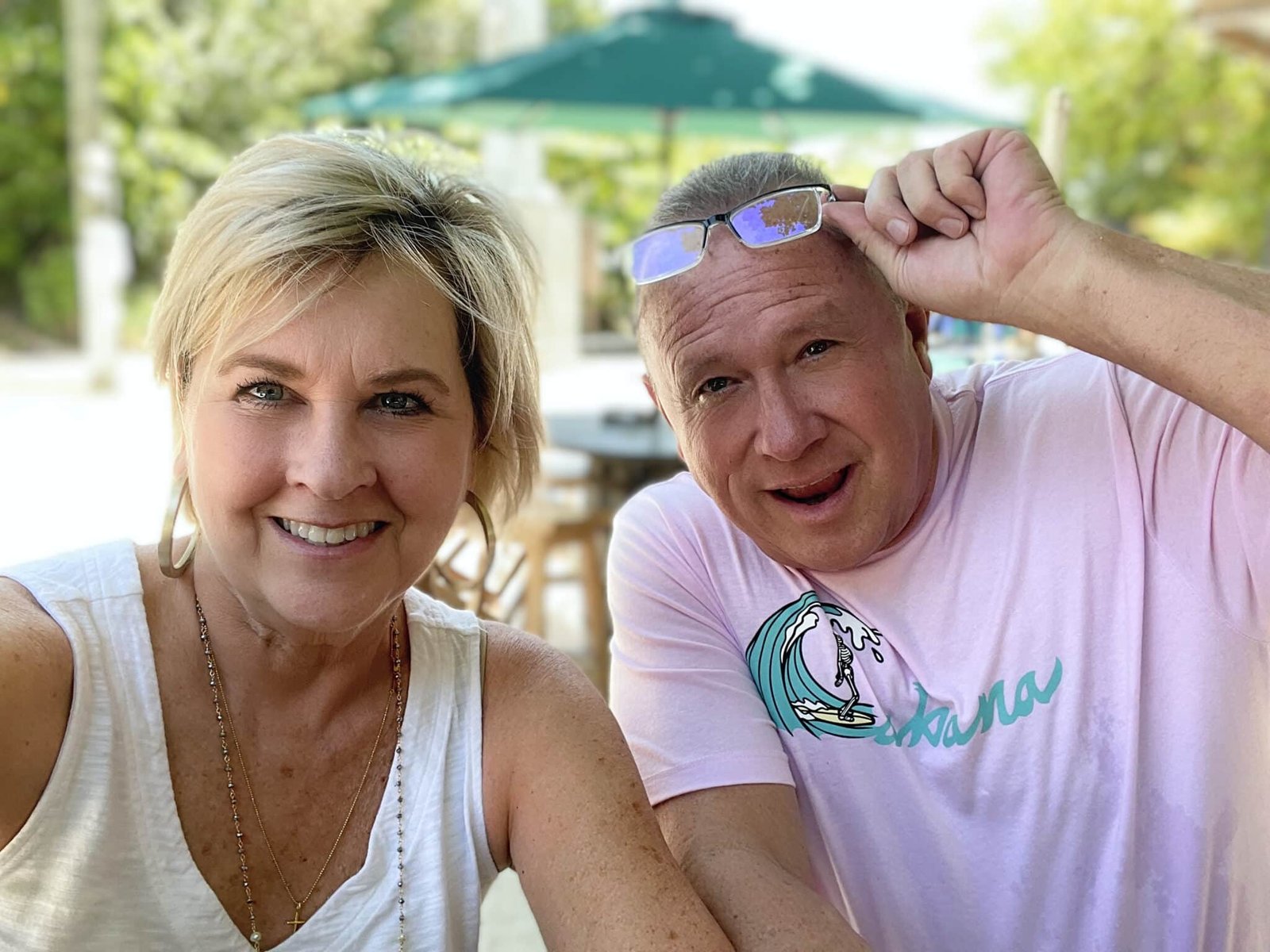 Over 40 Fashion Blogger, Tania Stephens and her husband Joe on vacation in Belize